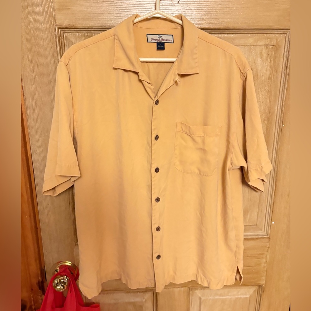 Tommy Bahama men’s medium short sleevee button up in mustard yellow